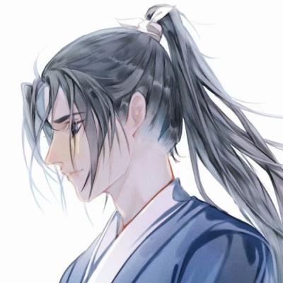 河北一车停夜市路中间被掰弯车牌